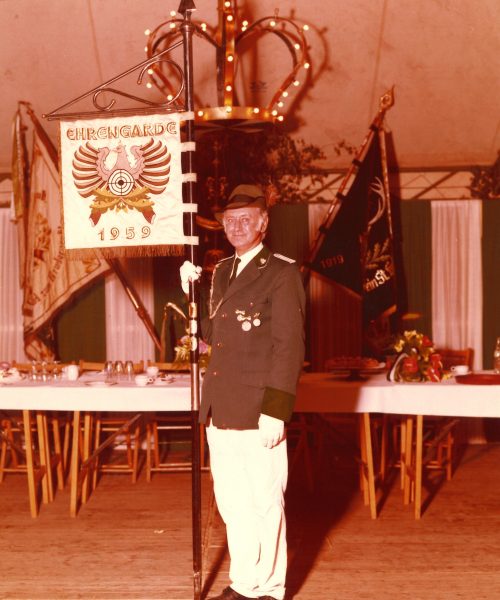 1965_Standartentraeger_Anton_Goersmeier